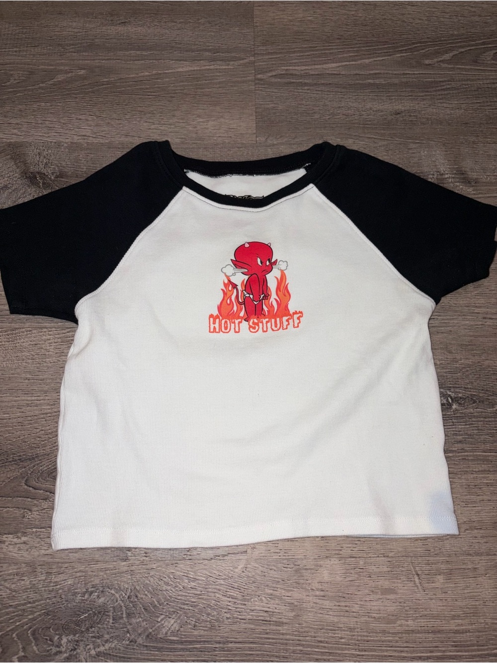 Hot Stuff Women’s Hot Stuff Graphic Baby Tee Raglan T-Shirt White/Black Cotton